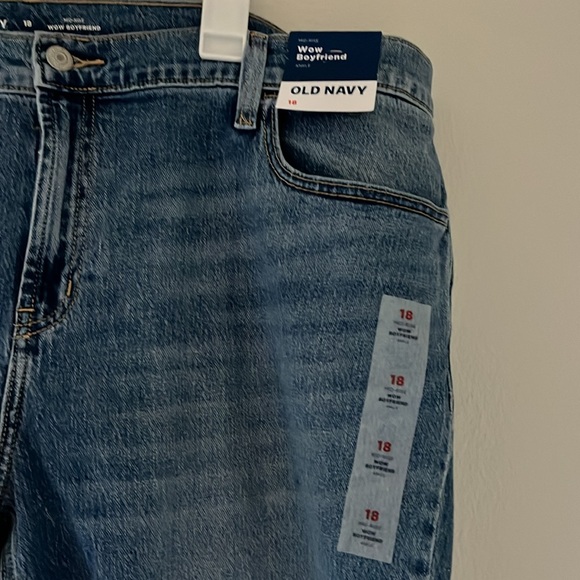 Old Navy Wow Boyfriend Mid-Rise Ankle Jeans | size 18 - Picture 2 of 6